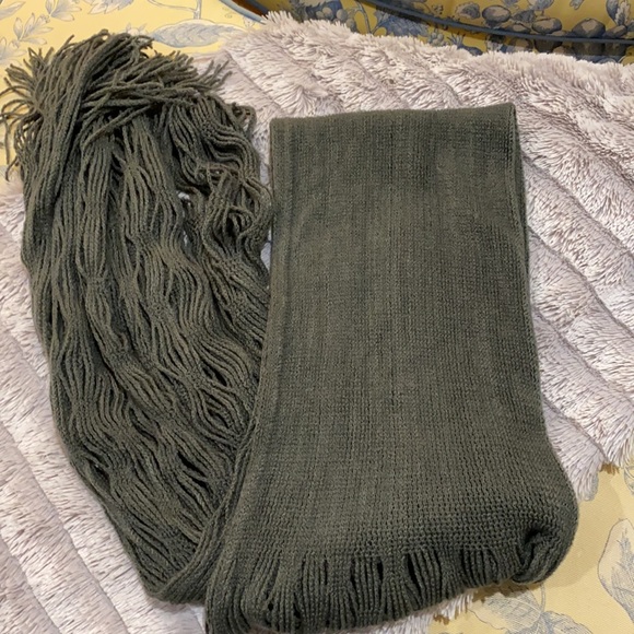 Beautiful knit scarf - Picture 8 of 8